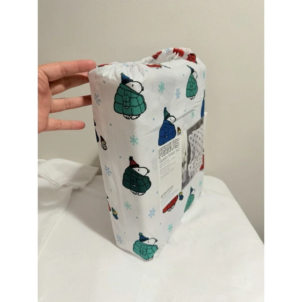 Peanuts Snoopy Woodstock QUEEN Sheet Set Puffer Jacket Christmas NEW